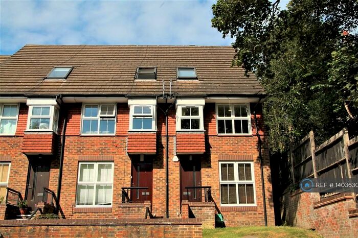 1 Bedroom Flat To Rent In Windmill Rise, Kingston Upon Thames, KT2