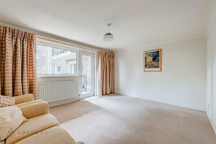 2 Bedroom Flat For Sale In Chesterwood Drive, Broomhill, Sheffield, S10