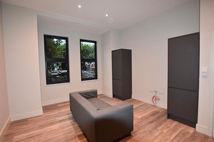 1 Bedroom Flat To Rent In Brett Villas, Park Royal Road, London, W3