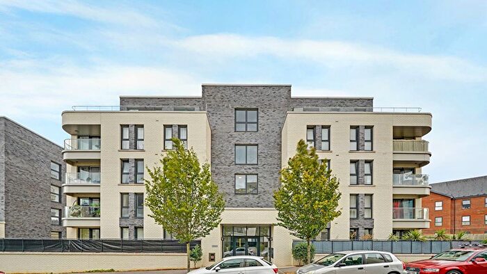 1 Bedroom Flat For Sale In Fairfields House, Chieftain Road, Longcross, KT16