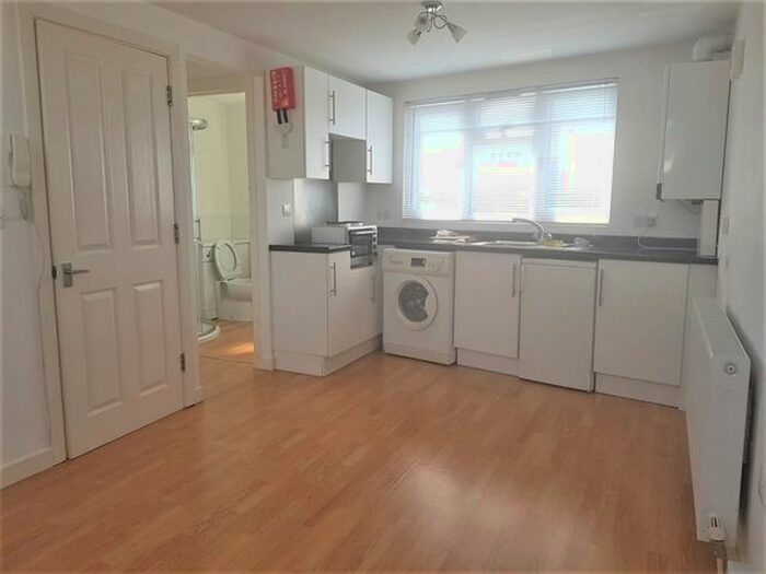 Studio To Rent In Kingston Road, Raynes Park, London, SW20