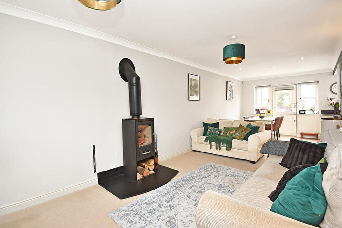 3 Bedroom Semi-Detached House For Sale In Wharfedale Avenue, Harrogate, HG2