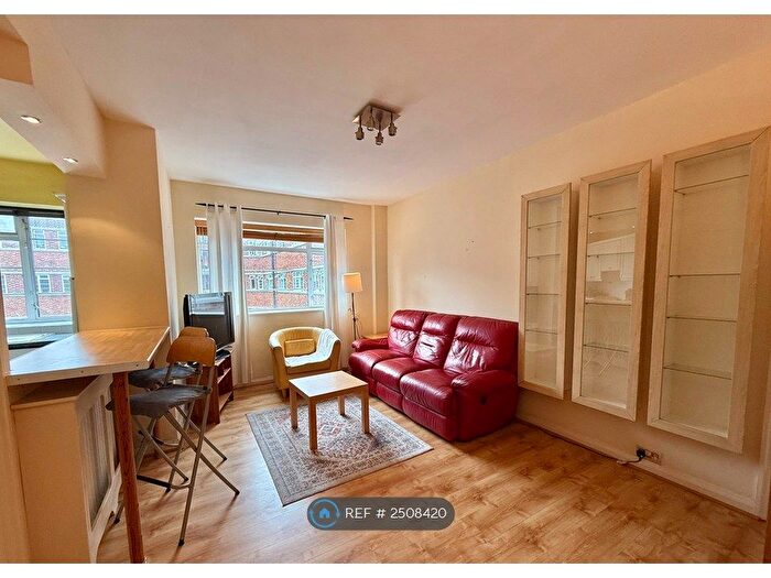 2 Bedroom Flat To Rent In West Kensington Court, London, W14