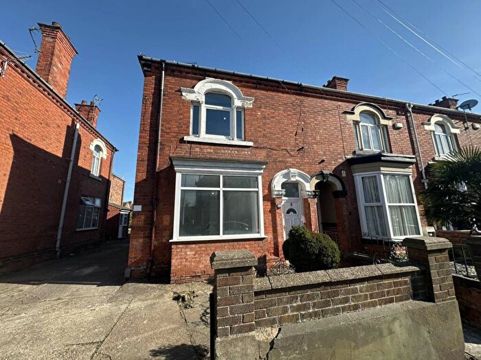 2 Bedroom Flat To Rent In Hainton Avenue, Grimsby, DN32