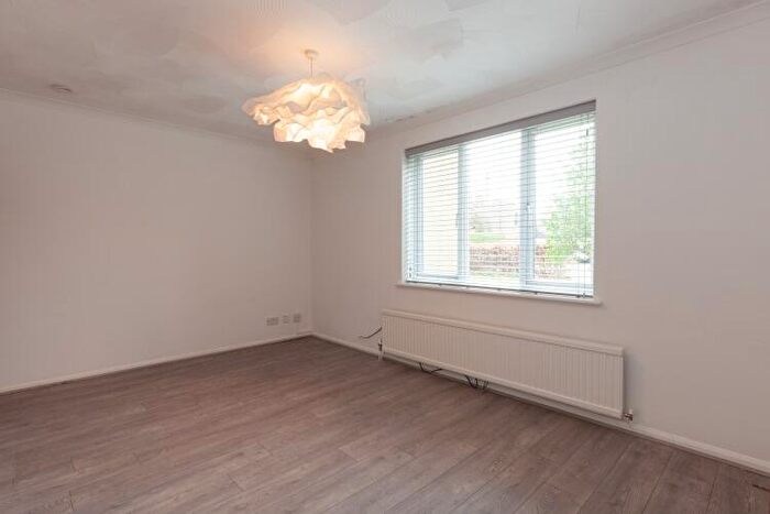 2 Bedroom Apartment To Rent In Hernes Road, Oxford, OX2