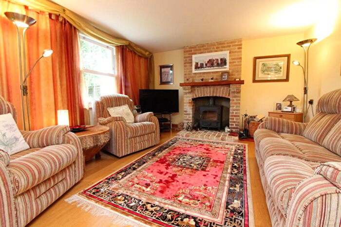 4 Bedroom Detached House For Sale In Astwick Road, Stotfold, Hitchin, SG5