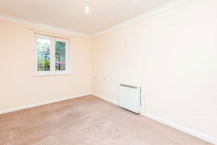 1 Bedroom Retirement Property To Rent In Florence Court, Willow Road, Aylesbury, HP19
