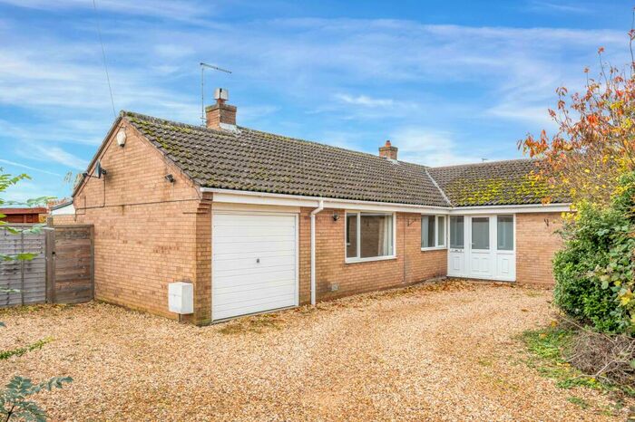 4 Bedroom Detached Bungalow To Rent In College Close, Stamford, PE9