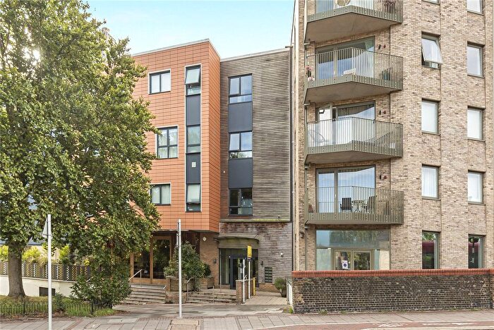 2 Bedroom Flat For Sale In High Street, Teddington, TW11