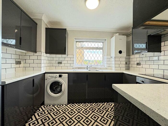 3 Bedroom Flat To Rent In Ellwood Avenue, Southampton, Hampshire, SO19