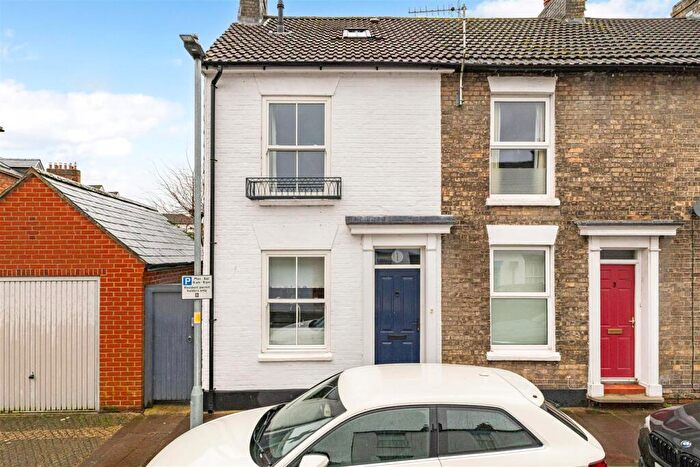 3 Bedroom End Of Terrace House For Sale In South Street, Salisbury, SP2