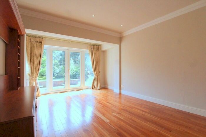 4 Bedroom Town House To Rent In Bristol Gardens, London, SW15