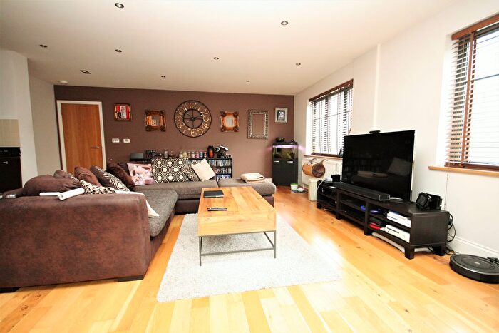 2 Bedroom Flat To Rent In Ferdinand Street, Camden, NW1