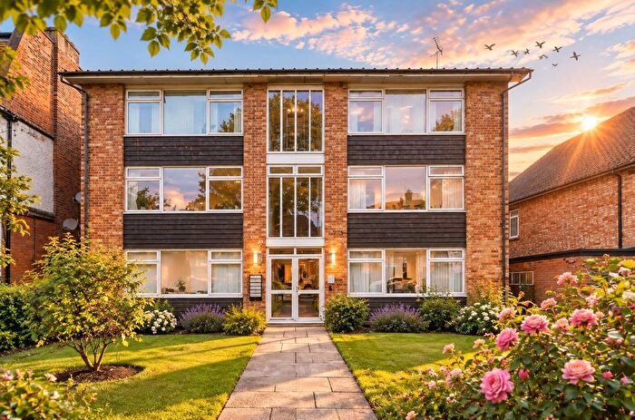 2 Bedroom Block Of Flats For Sale In Nether Street, Finchley, N3