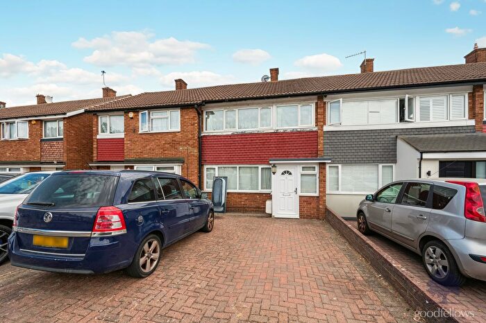 3 Bedroom Detached House To Rent In Priestley Road, Mitcham, CR4
