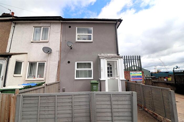 2 Bedroom End Of Terrace House For Sale In Manor Road, Erith, Kent, DA8