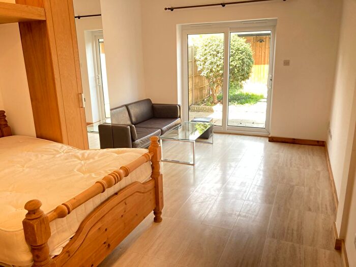 1 Bedroom Flat To Rent In Very Near Gunnersbury Gardens Area, Acton Town, W3