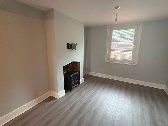 3 Bedroom Terraced House To Rent In South Street, Swindon, SN1