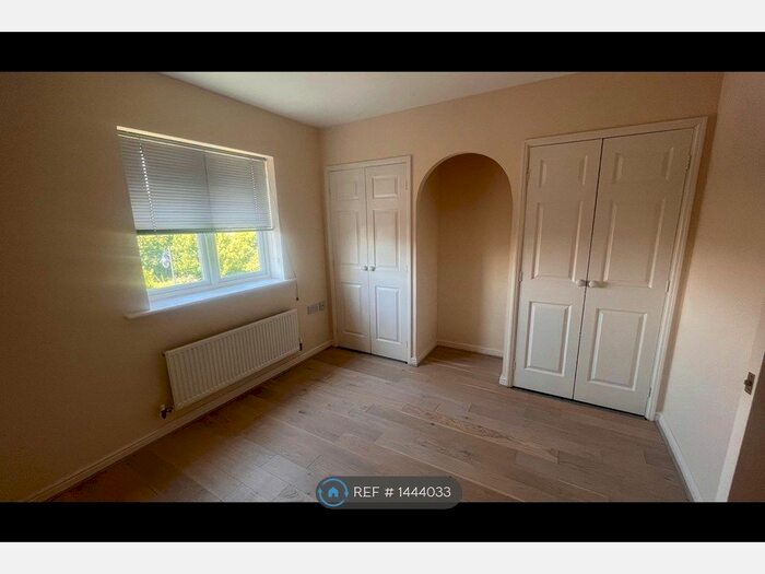 2 Bedroom Flat To Rent In Pioneer Road, Swindon, SN25