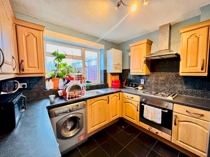 1 Bedroom Terraced House To Rent In St. Benets Grove, Carshalton, SM5