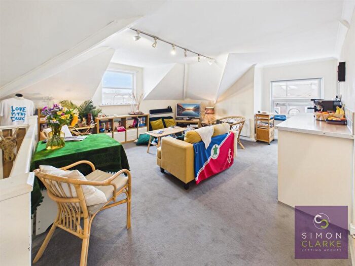 1 Bedroom Flat To Rent In High Road, East Finchley, - Includes Water & Electric, N2