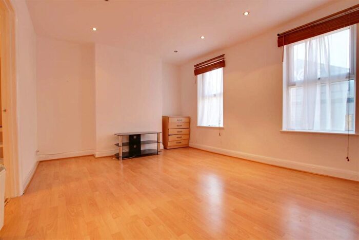 1 Bedroom Flat To Rent In East Street, Bromley, Kent, BR1
