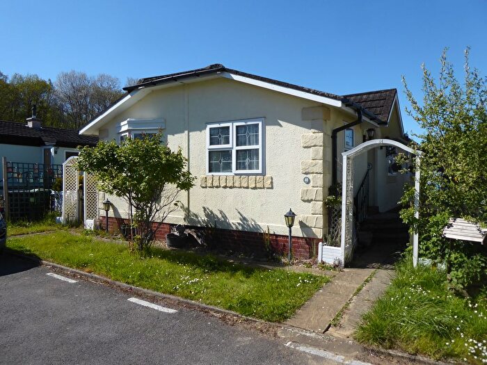 2 Bedroom Mobile/park Home For Sale In Whitehill Park, Liphook Road, Bordon, GU35