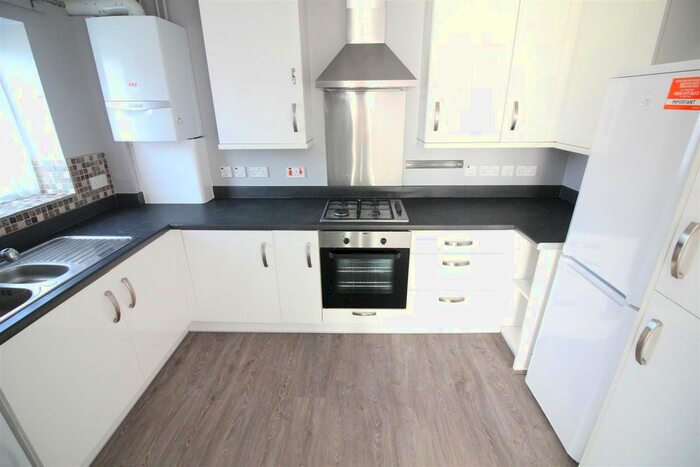 2 Bedroom Flat To Rent In Dedworth Road, Windsor, SL4