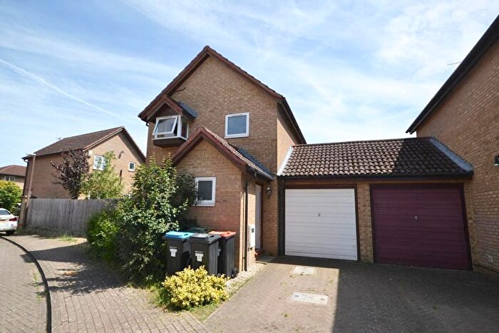 3 Bedroom Detached House For Sale In Chevalier Grove, Crownhill, Milton Keynes, Buckinghamshire, MK8