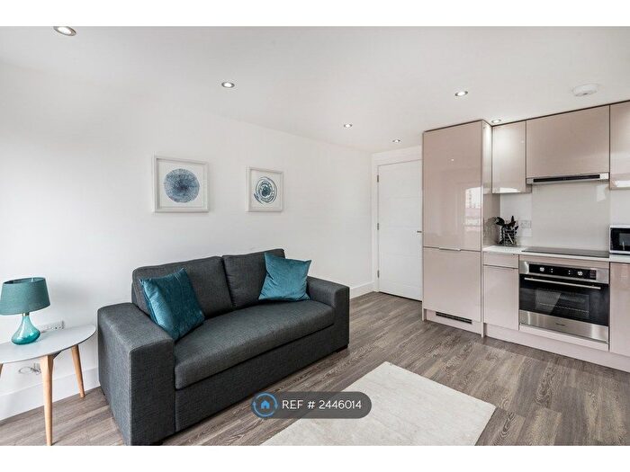 1 Bedroom Flat To Rent In Elmsdown House, Stratford, E15