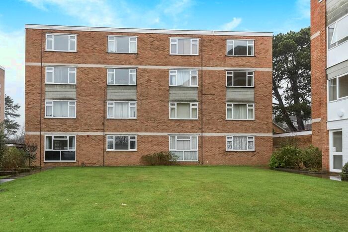 2 Bedroom Flat To Rent In Woking, Surrey, GU22