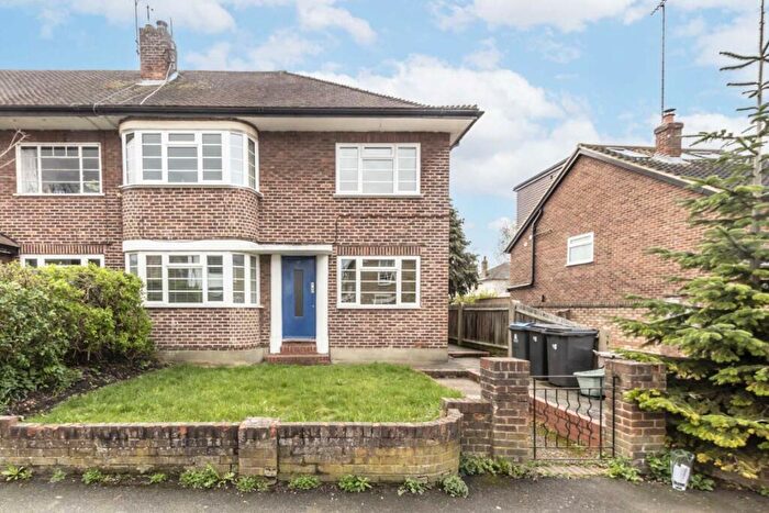 2 Bedroom Flat To Rent In New Road, Kingston, KT2