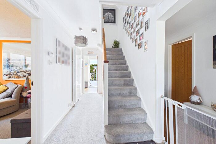 5 Bedroom Detached House For Sale In West Way, Broadstone, Dorset, BH18 - Photo 9