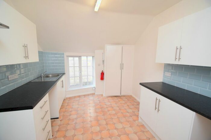 2 Bedroom Flat To Rent In Church Street, Falmouth TR11
