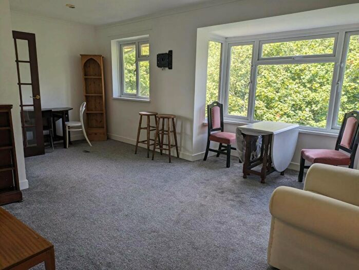 3 Bedroom Flat To Rent In Southfield Park, Cowley, Oxford, OX4