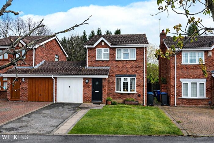 3 Bedroom Link Detached House For Sale In Cottage Farm Road, Two Gates, Tamworth, Staffordshire, B77
