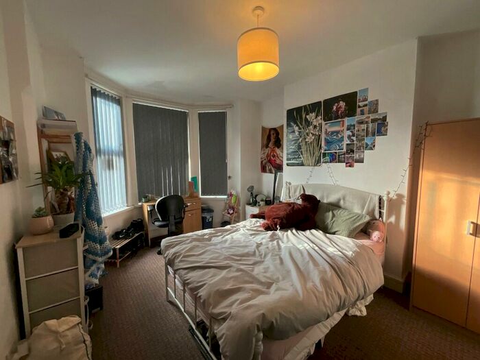 5 Bedroom Semi-Detached House To Rent In Kimbolton Avenue, Nottingham, Nottinghamshire, NG7