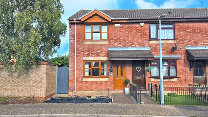 2 Bedroom End Of Terrace House For Sale In Shearwater Drive, Bradwell, NR31