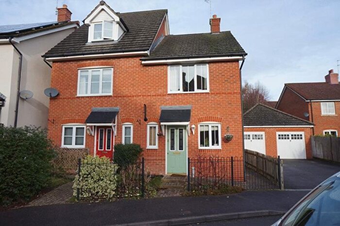 2 Bedroom Semi-Detached House To Rent In Portsmouth Close, Alton, GU34