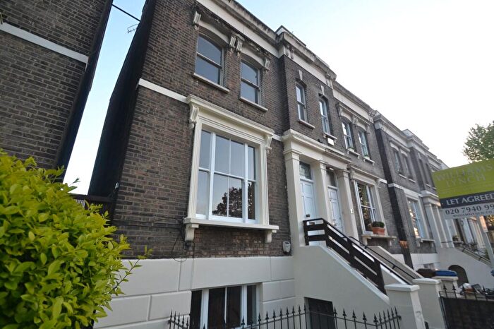 3 Bedroom Maisonette For Sale In Southwark Park Road, London, SE16