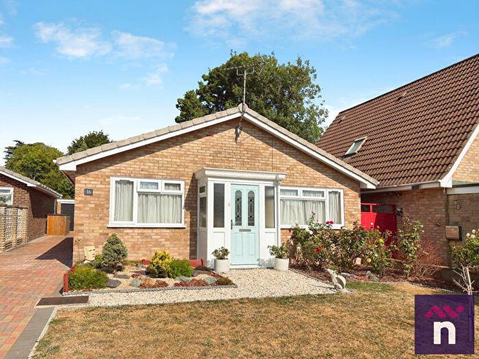 2 Bedroom Bungalow For Sale In Damask Way, Warminster, BA12