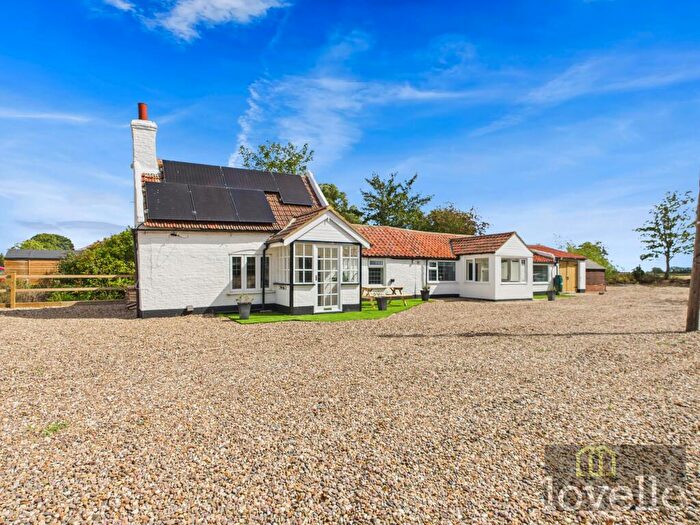 2 Bedroom Cottage For Sale In Main Road, Saltfleetby, LN11
