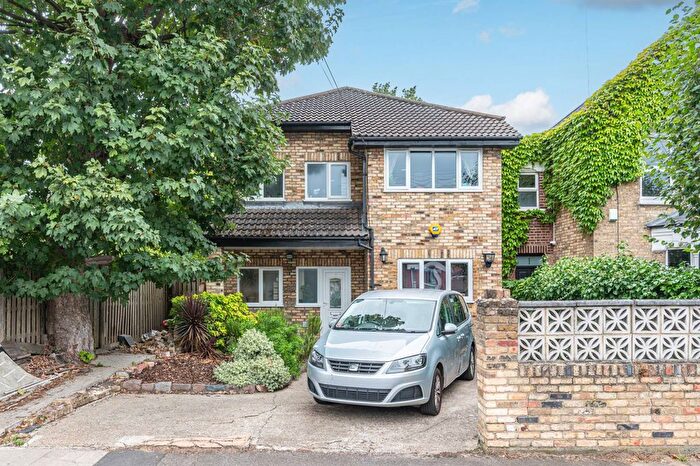 3 Bedroom Detached House For Sale In Kemble Road, Forest Hill, London, SE23