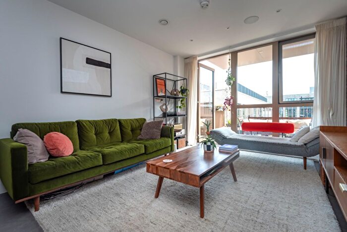 2 Bedroom Flat To Rent In Meldola Yard, London, E9