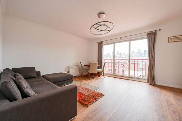 1 Bedroom Flat To Rent In Lockesfield Place, Isle Of Dogs, London, E14