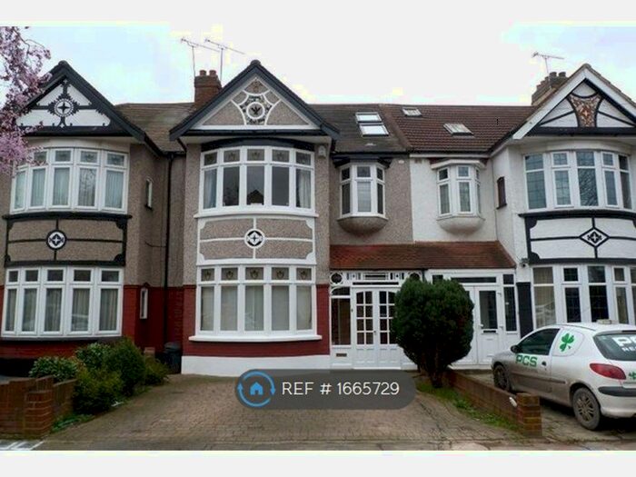 4 Bedroom Terraced House To Rent In Glenwood Gardens, Ilford, IG2