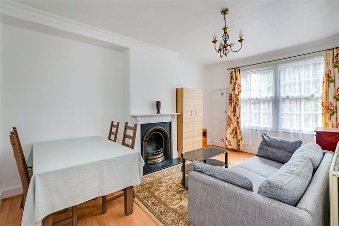 2 Bedroom Flat To Rent In Fitzneal Street, London, W12