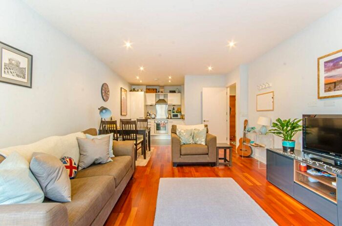 1 Bedroom Flat To Rent In Northchurch Road, Islington, London, N1