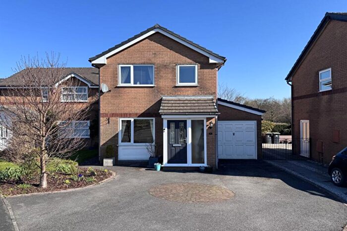 3 Bedroom House For Sale In Sycamore Road, Chapel-En-Le-Frith, SK23