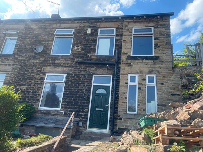 4 Bedroom End Terrace House For Sale In Carlinghow Hill, Batley, WF17